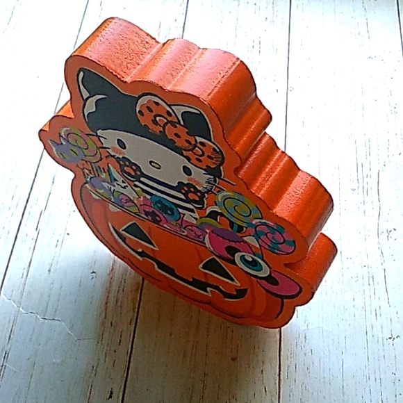 Hello Kitty Pumpkin Halloween Wood Decor NWT - Picture 3 of 5